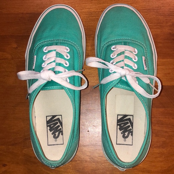 Vans Shoes - VANS Low Top Aqua Lace Up Classic Shoes with Aqua Striping Men’s 6.5 Women’s 8🏝